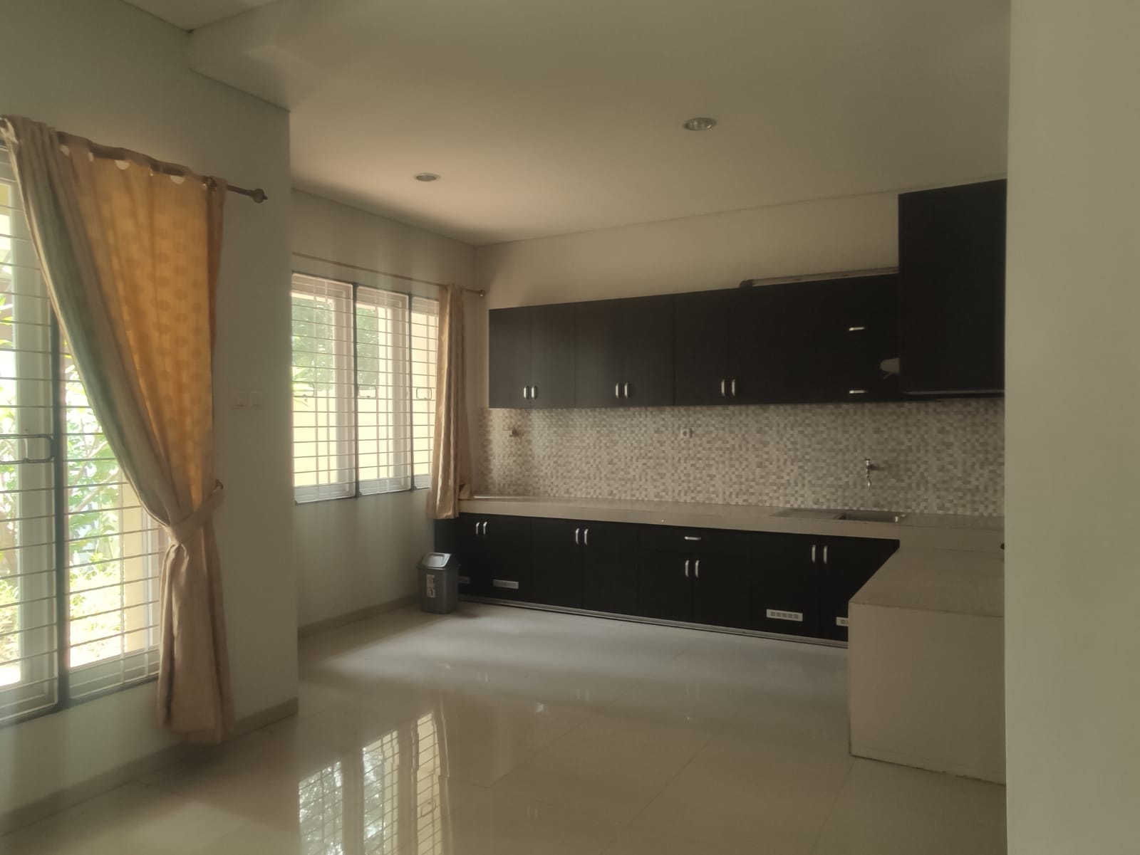 Disewakan Rumah di Taman Napoli Lippo Cikarang